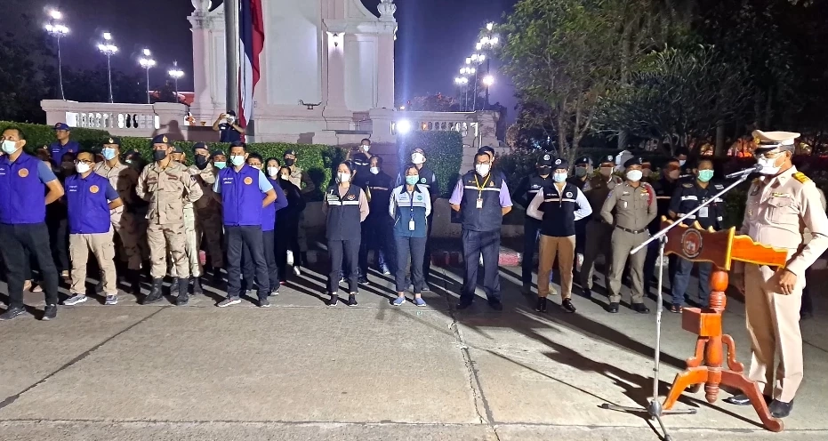 บุกจับร้านเหล้า "ครัวบ้านท่อม" ต้มน้ำกระท่อม 4 คูณ 100 ขายขาโจ๋เพียบ