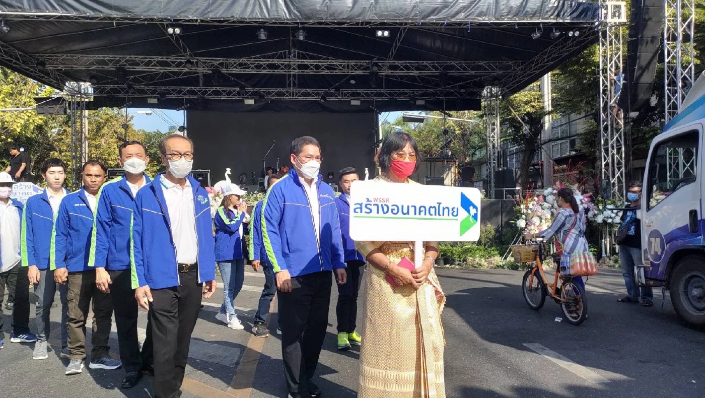 "สร้างอนาคตไทย"ร่วมพิธีวางพานพุ่ม ถวายราชสักการะวันพระเจ้าตากสิน