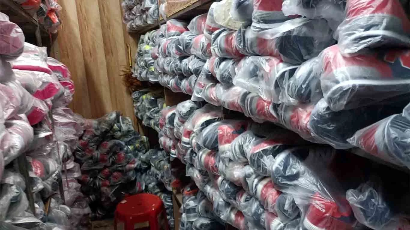 สินค้าละเมิดลิขสิทธิ์ และ ลอกเลียนเครื่องหมายการค้า 