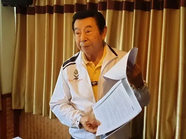 นายสุรพล เกียรติไชยากร 