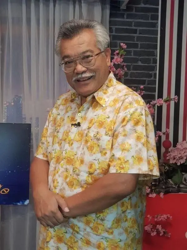 แฟนคลับเป็นห่วง หลังหาม "อ.เจนภพ" แอดมิทรพ. ปวดท้องรุนแรง ถ่ายเป็นเลือด