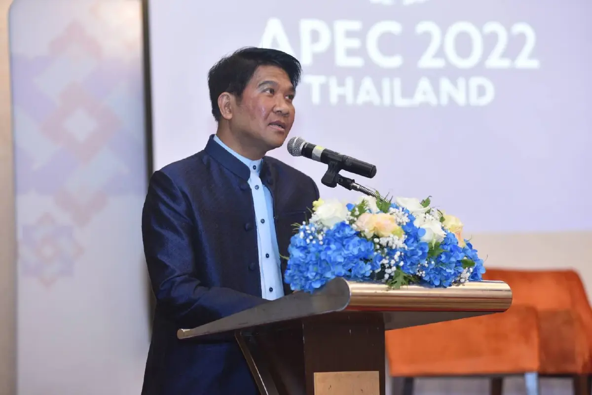 นายธนวรรธน์ พลวิชัย อธิการบดีมหาวิทยาลัยหอการค้าไทย