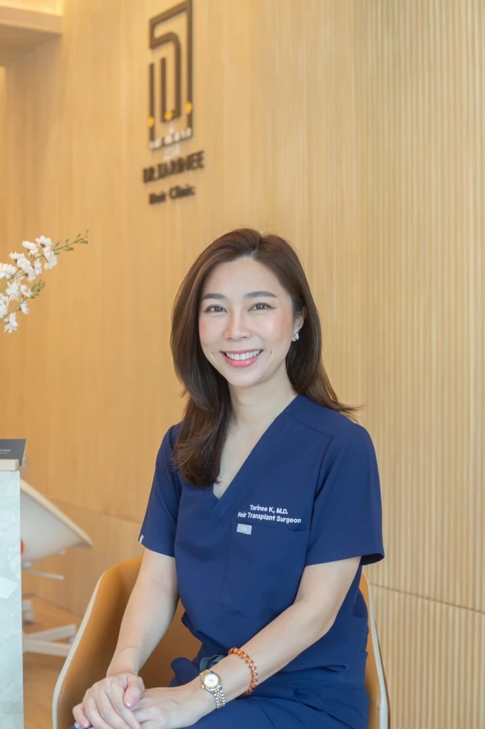 แพทย์หญิงธาริณี ก่อวิริยกมล แพทย์ชำนาญเฉพาะทางโรคเส้นผมและการผ่าตัดปลูกถ่ายผมจาก Dr.Tarinee Hair Clinic
