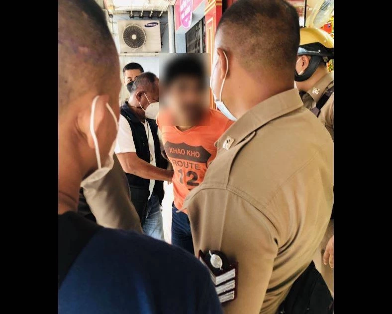 โจรฉกทองสิ้นท่า! เจอประตูนิรภัยล็อก-ออกไม่ได้ ยกมือไหว้ขอโทษ