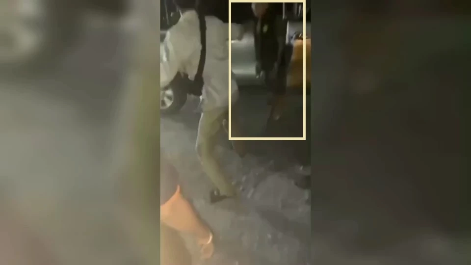 หนุ่มใหญ่เมากร่าง อ้างเป็น"ปลัดอำเภอบ้านฉาง" ขู่จะยิงเจ้าของร้านอาหาร (มีคลิป)