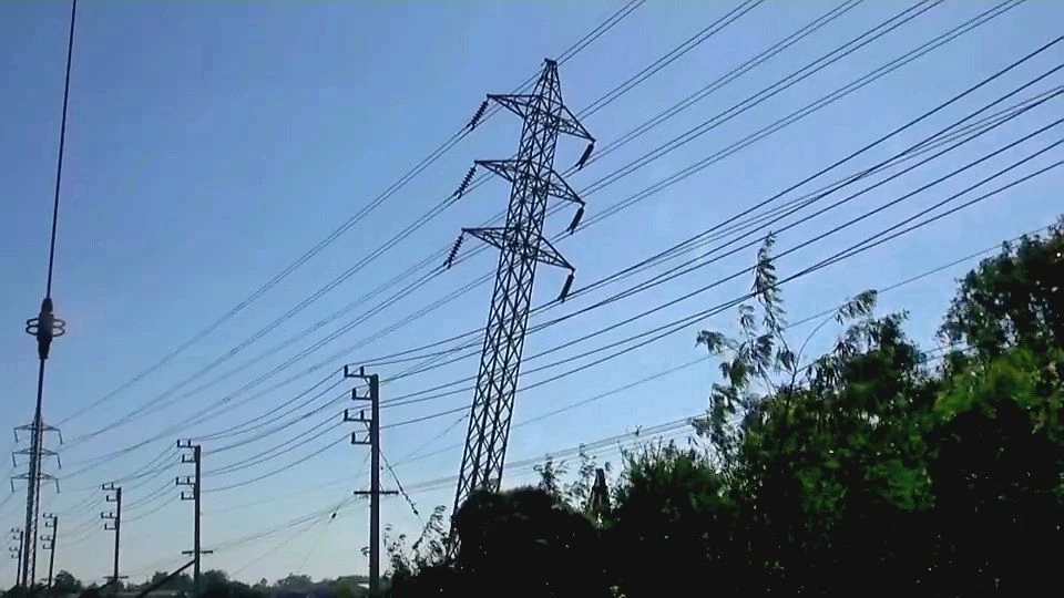 หวาดเสียว! โจรขโมยน็อตเสาไฟฟ้าแรงสูง 20 ต้น จนท.เร่งแก้ไข หวั่นกระทบวงกว้าง