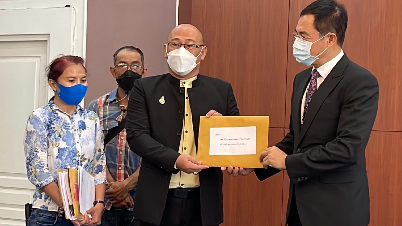 "ลุงพล" เคลื่อนไหว หลังอดีตทนายความร้อง ปปง. เอาผิด FC แห่ให้กำลังใจเพียบ