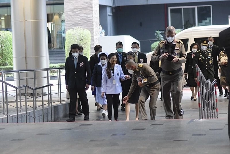 สมเด็จเจ้าฟ้าฯ กรมพระศรีสวางควัฒน เสด็จไปทรงเยี่ยมและติดตามพระอาการ เจ้าฟ้าพัชรกิติยาภาฯ