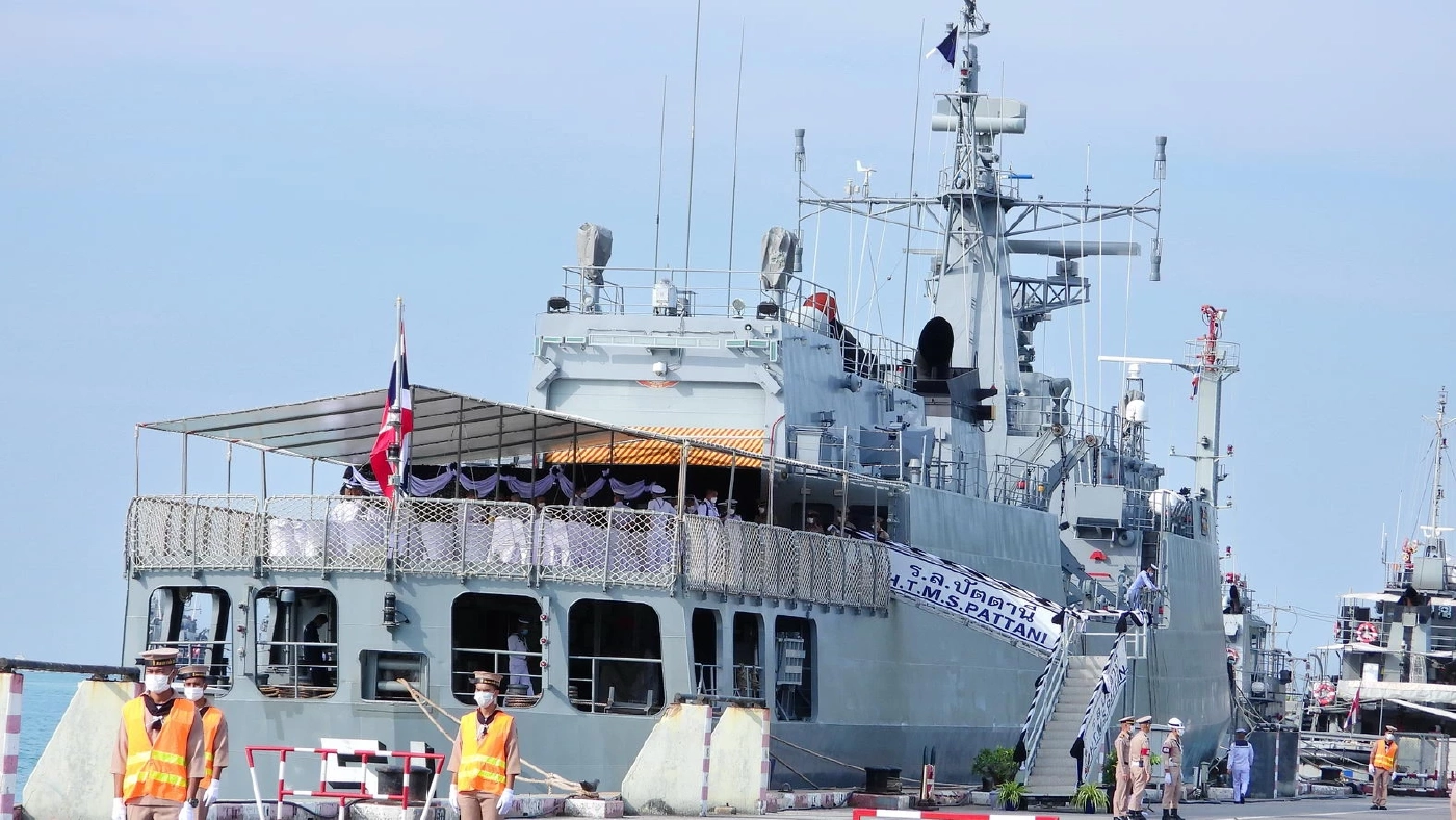 ทร.นำอัฐิ 3 วีรชน "เรือหลวงสุโขทัย" ทำพิธีลอยอังคาร ส่งดวงวิญญาณ