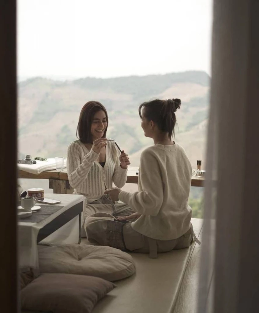 "พระ-นาง" สุดฮอต "ญาญ่า-ณเดชน์" "หมาก-คิมเบอร์ลี่" ยกแก๊งโต้ลมหนาว