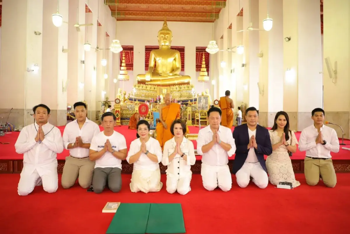 "คุณหญิงสุดารัตน์" นำสวดเจริญพระพุทธมนต์ ถวาย "พระองค์ภาฯ"