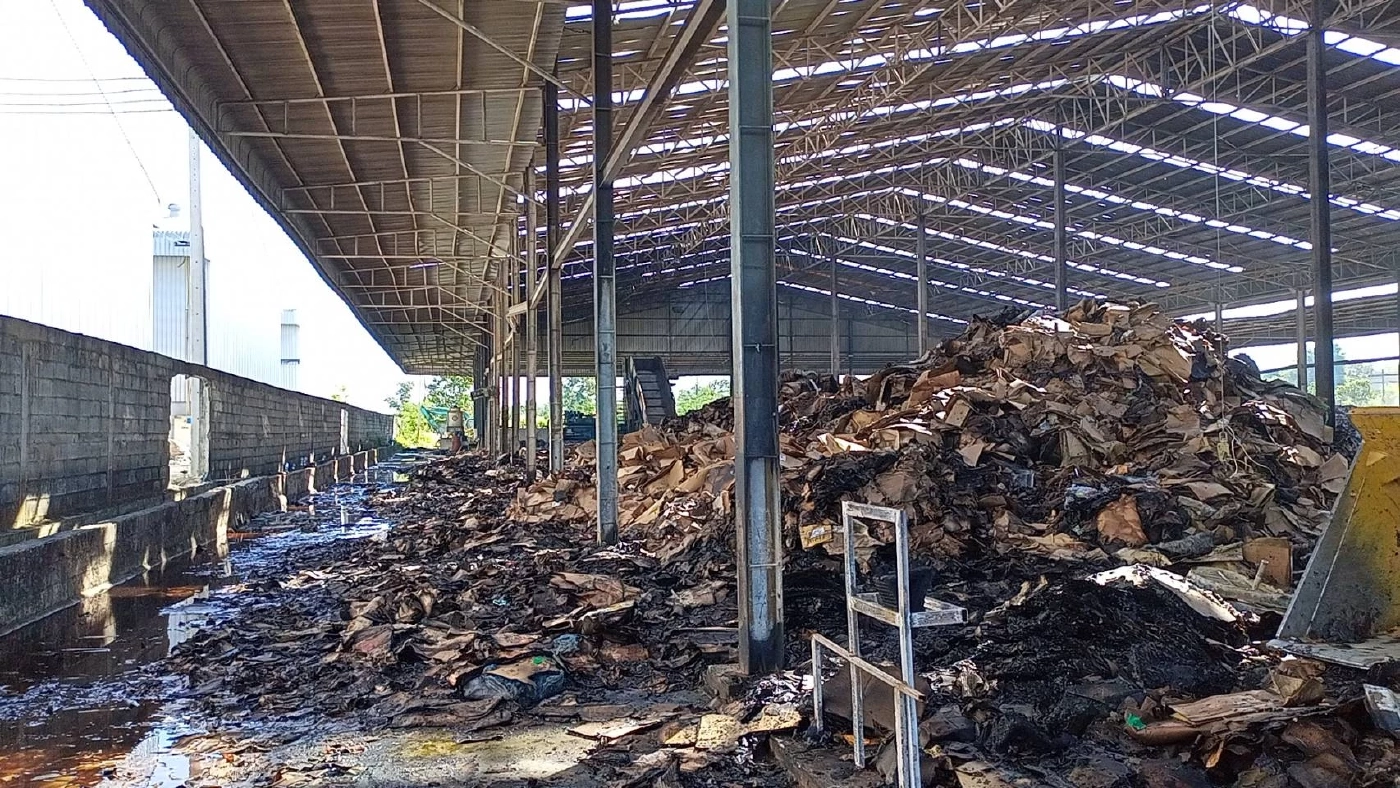 ไหม้ระทึก 14 ชั่วโมง โกดังรับซื้อของเก่าบ่อวิน ยังไม่กระทบชาวบ้าน