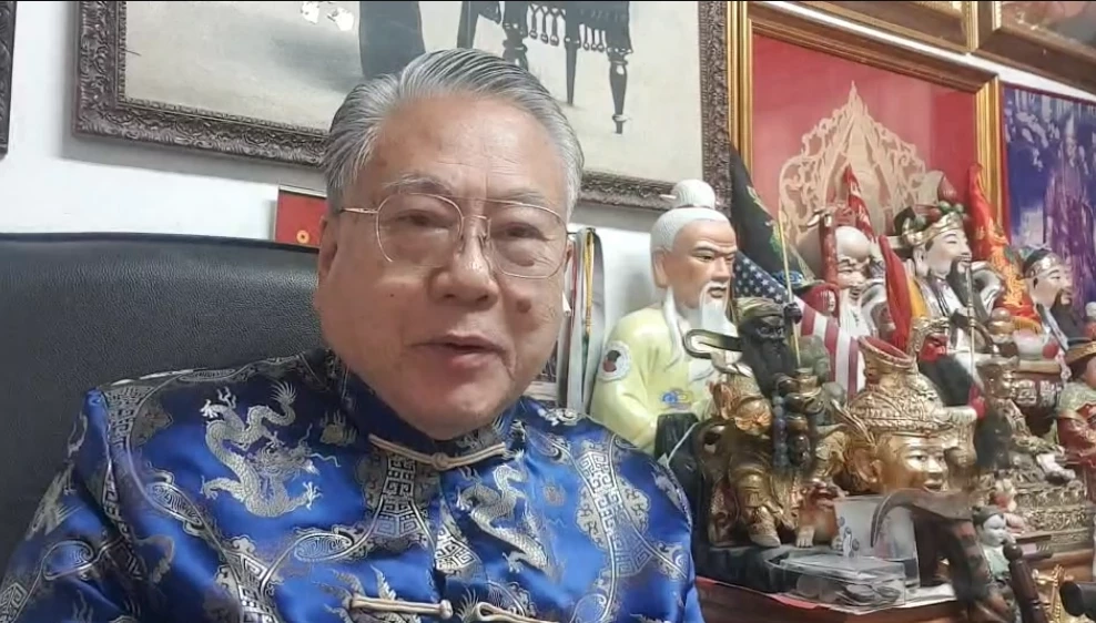 นายชนม์ทรรศน์ ฤทัยผ่อง หรือ “ซินแสเข่ง” ผู้อำนวยการสถาบันโหราศาสตร์พยากรณ์แห่งประเทศไทย