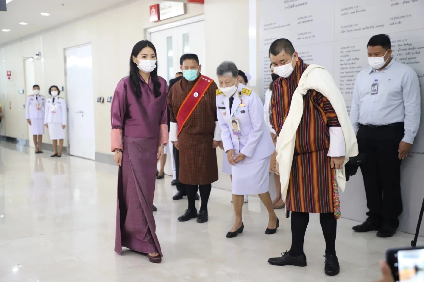 สมเด็จพระราชินีแห่งภูฏาน เสด็จฯ รพ.จุฬาฯ ลงพระนามเยี่ยม เจ้าฟ้าพัชรกิติยาภาฯ