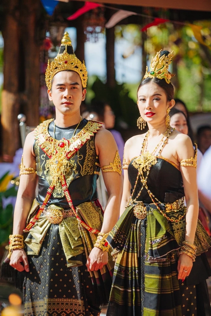 “บานเย็น รากแก่น" รำบวงสรวงพญานาค “แคนดี้” องค์ลงกลางพิธี  (มีคลิป)