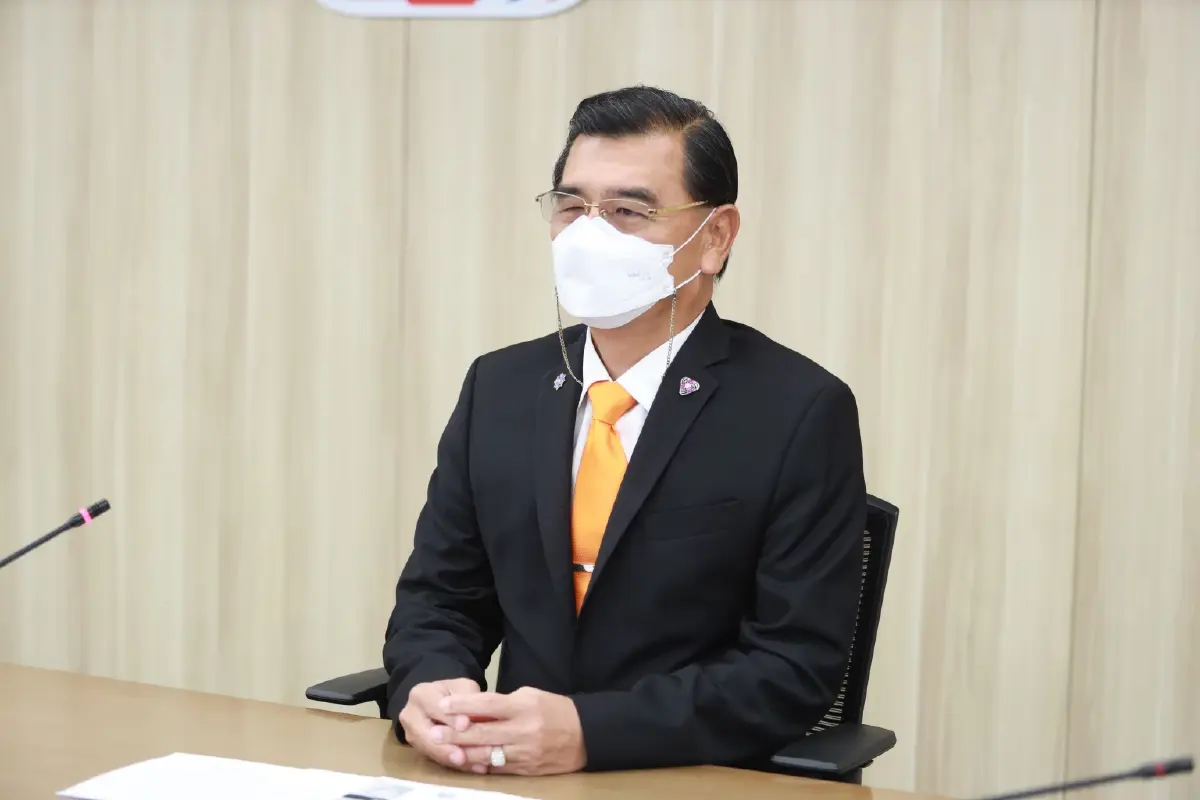 นายมนตรี มหาพฤกษ์พงศ์ รองประธานสภาอุตสาหกรรมแห่งประเทศไทย (ส.อ.ท.) 