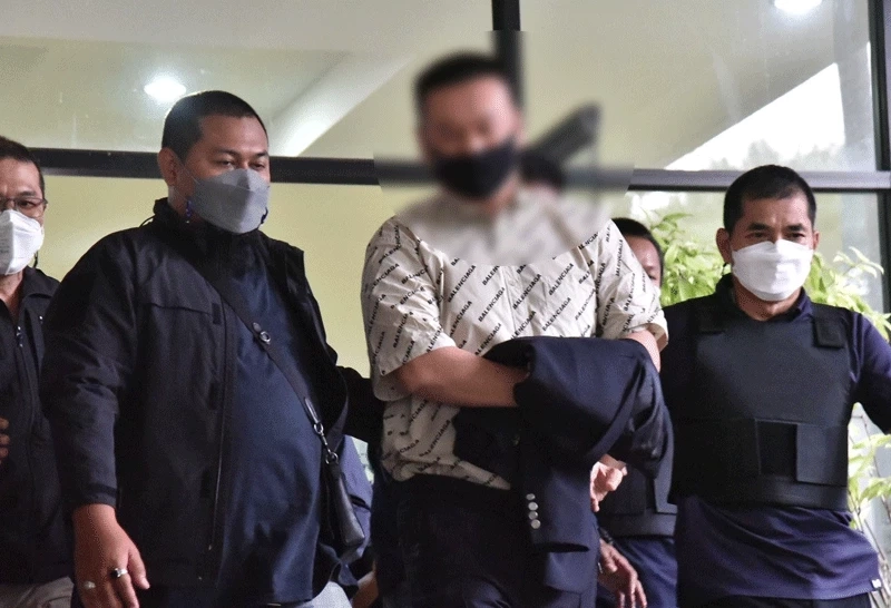 นายตู้ห่าว นักธุรกิจทุนจีนสีเทา