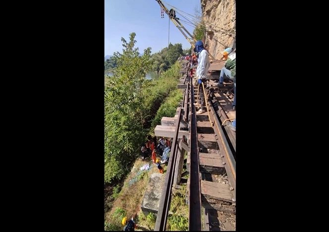 สยอง! นทท.นิวซีแลนด์ พลาดร่วงรถไฟสายมรณะ คอหักเสียชีวิตคาที่ (มีคลิป)