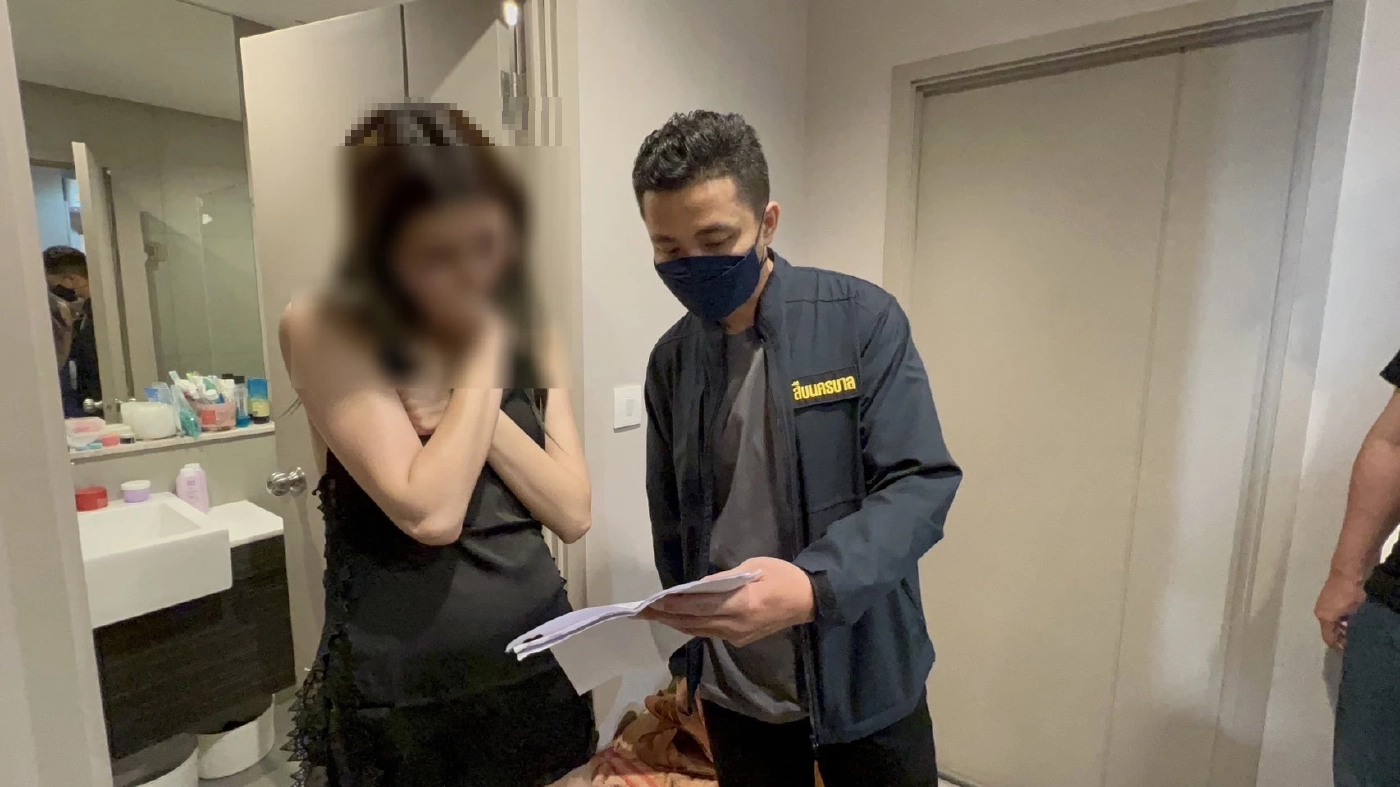 รวบ“แซนดี้ กระเป๋าหลุยส์” หลอกขายแบรนด์เนม เสียหายหลายล้าน คดีติดตัวเพียบ