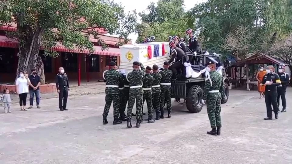 ร่างพลทหารศราวุธ ถึงบ้านเกิดร้อยเอ็ด พ่อแม่ใจสลายแต่ก็รู้สึกภูมิใจ