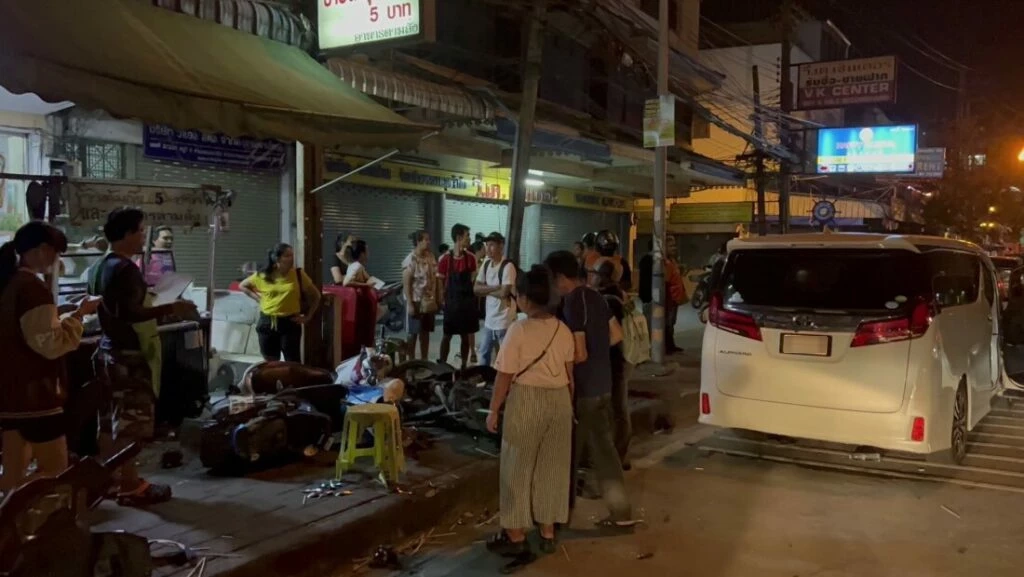 ดาราสาว แอล กมลวรรณ ขับรถเสียหลักชนระเนระนาด