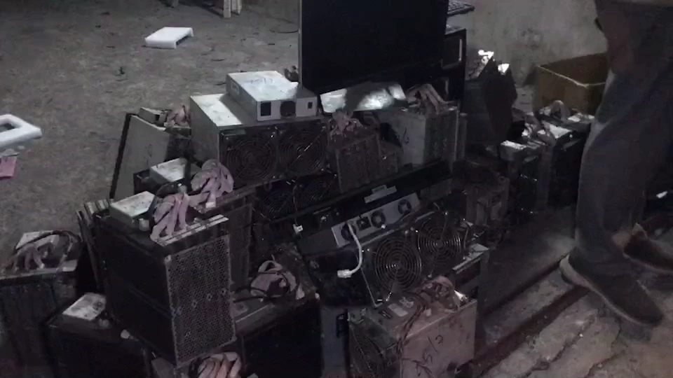 การไฟฟ้า ร่วม สน.ท่าข้าม บุกทลายเหมืองขุดบิตคอยน์ ลอบใช้ไฟหลวงเสียหาย 192 ล้านบาท