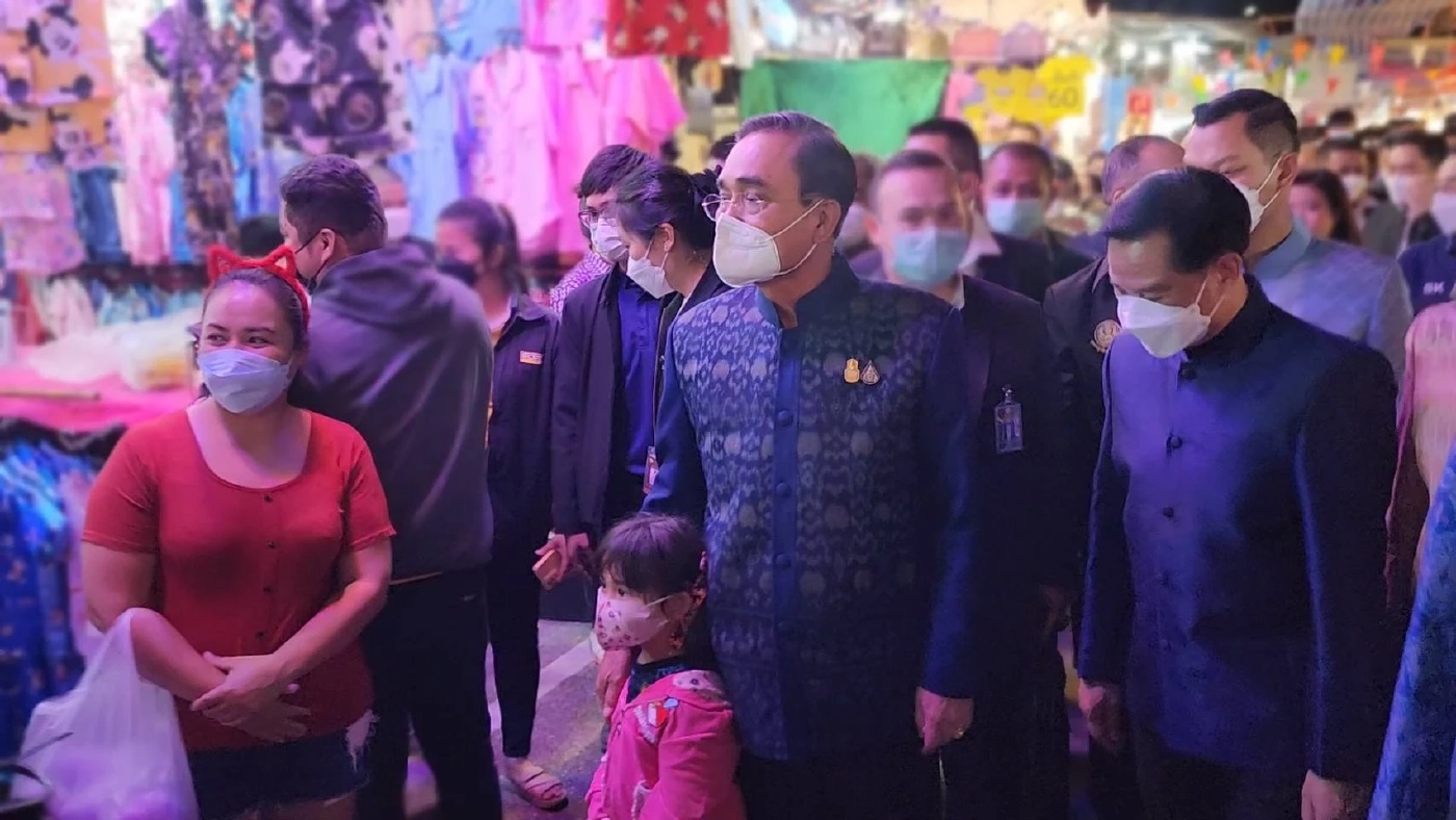 ตลาดแตก! "ลุงตู่" เปิดงานวัฒนธรรมนครปฐม อวยพรทุกคนมีความสุขปีใหม่ตลอดไป