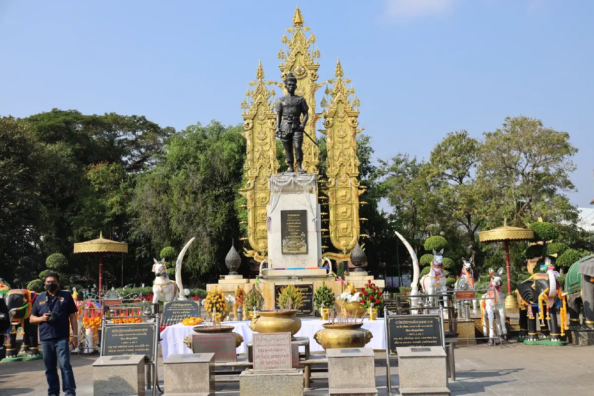 "ลุงป้อม" ปลื้ม "คนเชียงราย" ต้อนรับอบอุ่น แห่เชียร์นั่งนายกฯ