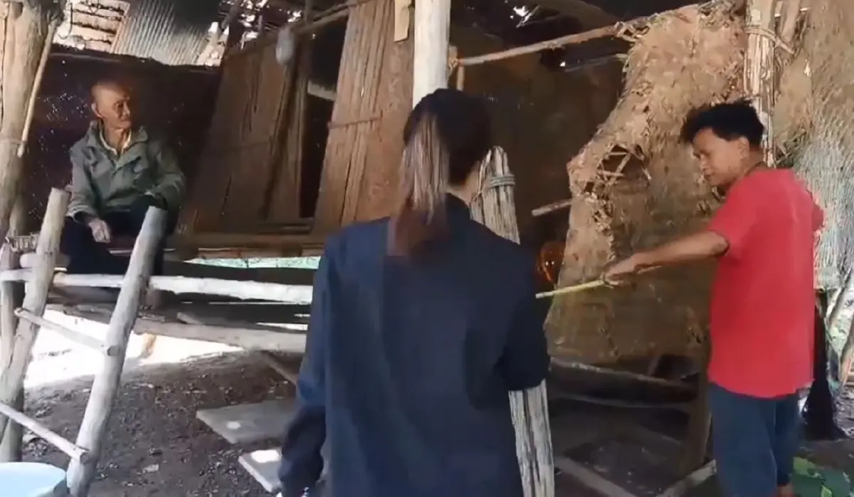 สุดเวทนา ชายชราวัย 83 ปี อาศัยอยู่เพียงลำพัง ในกระต๊อบทรุดโทรม