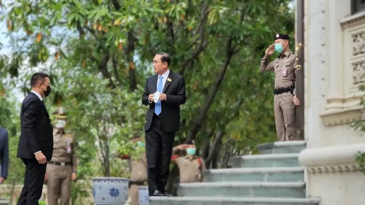 "บิ๊กตู่" เมิน สื่อโดนจี้ถามเรื่องความคืบหน้าร่าง พ.ร.ป.