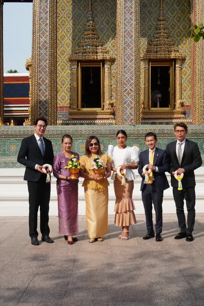 เหล่าเซเลบริตี้  เข้าเฝ้ากราบสักการะ ขอประทานพรปีใหม่ จากสมเด็จพระสังฆราชฯ