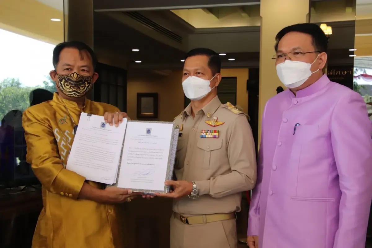 "พี่ศรี" ซัด "ครูสาว" ผิดจริยธรรมร้ายแรง บูลลี่ "ป๋าเปรม" ชี้กระทบสถาบันฯ