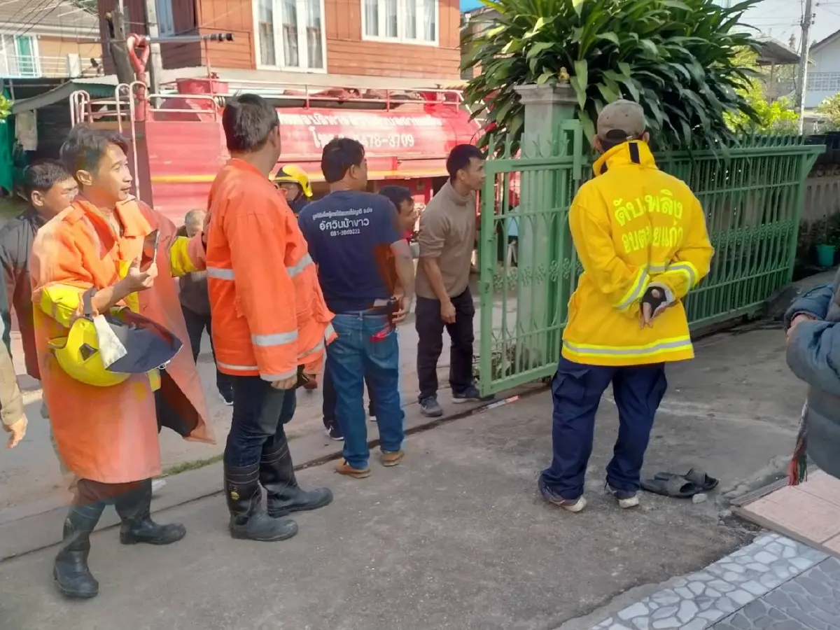 ไฟไหม้บ้านตำรวจสภ.ภูเพียง คาดไฟฟ้าลัดวงจร-จุดธูปไหว้พระ