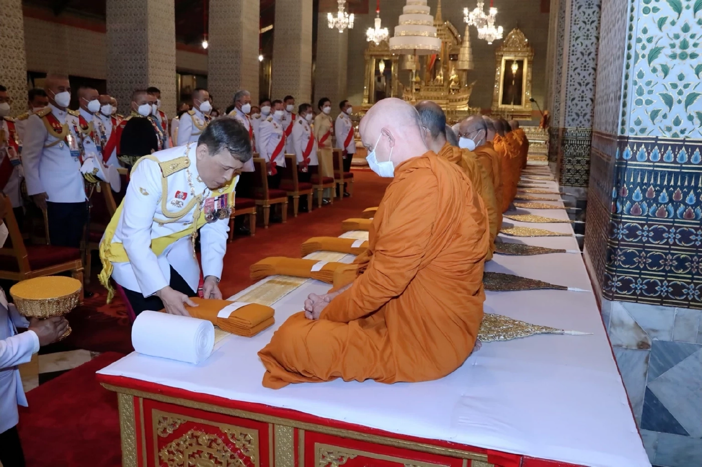 ในหลวง เสด็จฯ ไปในการพระราชพิธีทรงบำเพ็ญพระราชกุศลทักษิณานุปทาน วันคล้ายวันพระบรมราชสมภพ ร.๙