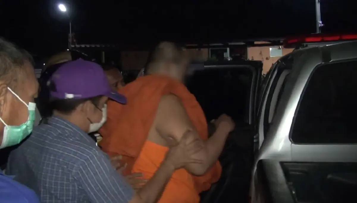 รวบคากุฎิ "เจ้าอาวาสนักพี้" โดนเอเย่นต์ซัดทอดขายยาให้ ตรวจฉี่เจอสีม่วง