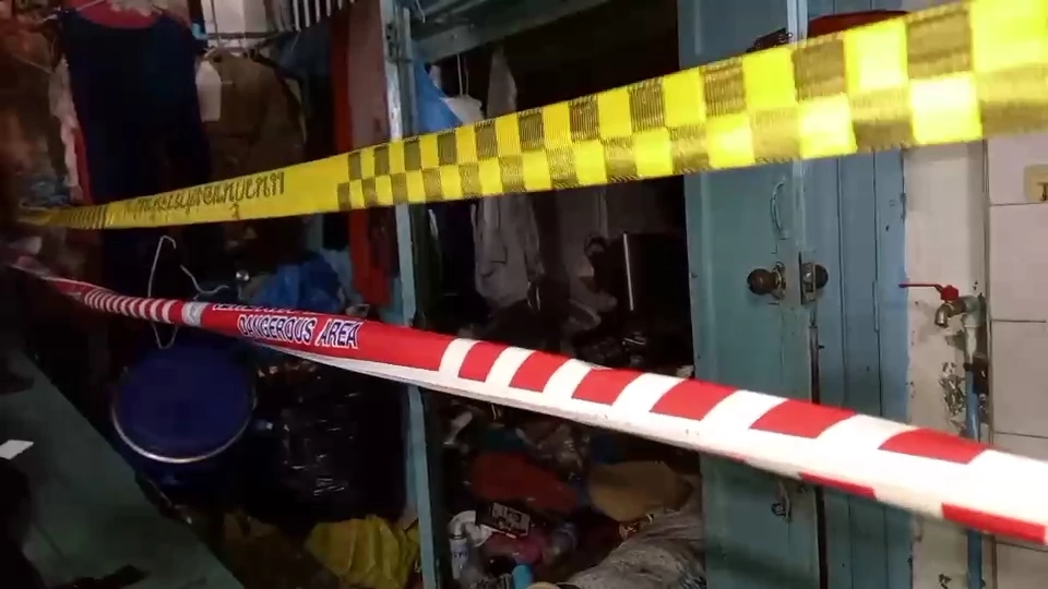 ระทึก! ไฟไหม้ชุมชนวานิชสัมพันธ์กลางดึก เพลิงเผาบ้านเก่าอายุเกือบ 100 ปีวอด