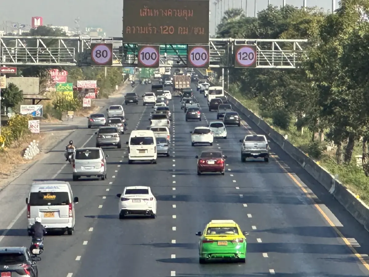สภาพการจราจร "สายเอเชีย" เส้นทางสู่ภาคเหนือ ช่วง อ.บางปะอิน รถเริ่มแน่น