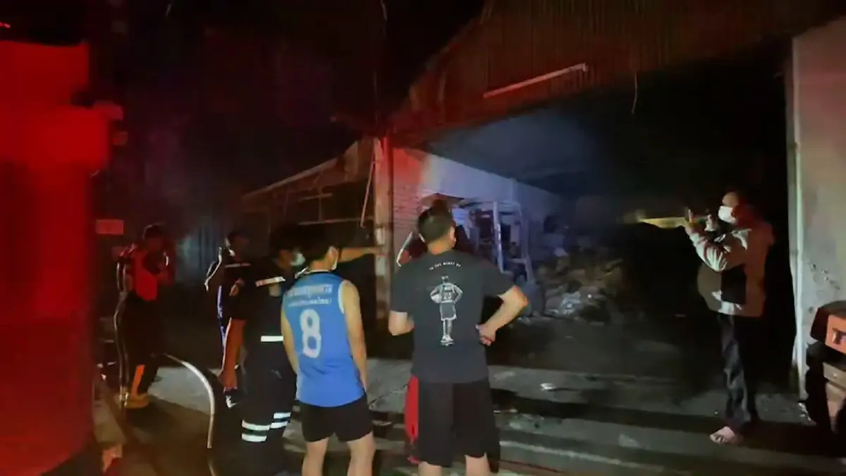 ไฟไหม้โกดังย่านบางพลี เอกสารเก่าเสียหายทั้งหมด เร่งตรวจสอบสาเหตุ