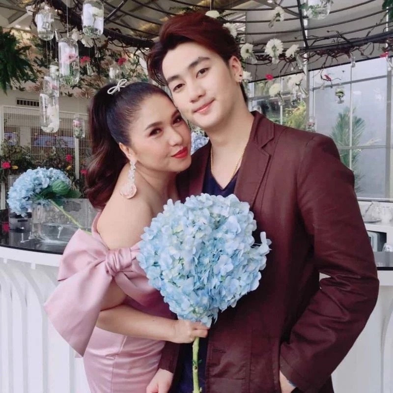 เอ้ ชุติมา นัยนา และแฟนหนุ่มรุ่นน้อง