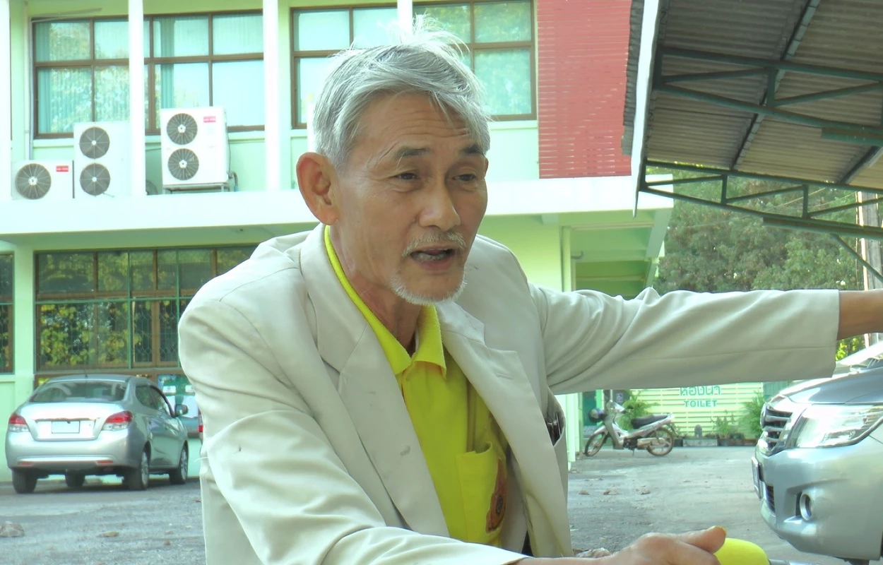 นายเศวต ทินกูล หรือ นายจิหล่อ อายุ 63 ปี อดีตสมาชิกสภาร่างรัฐธรรมนูญ (สสร.) ปี 50