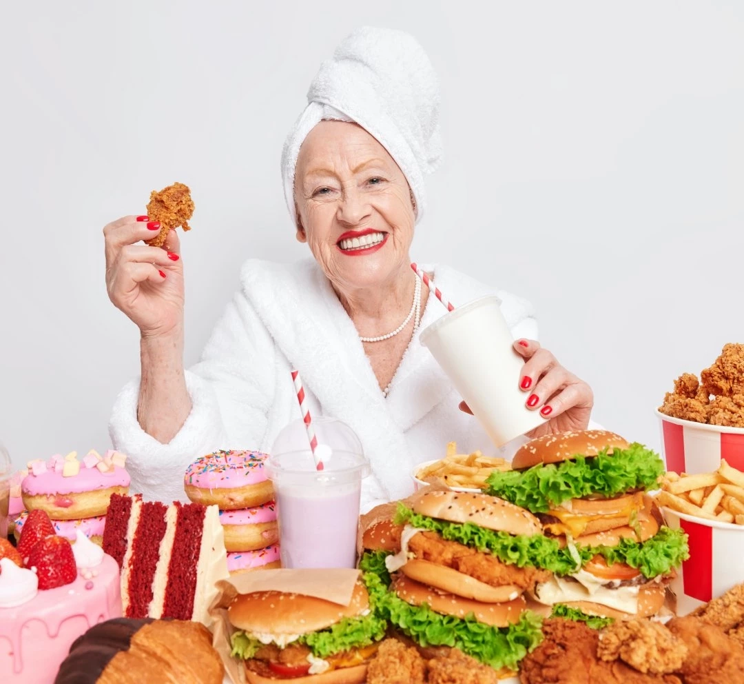 5 อาหารกินเร่งแก่ vs 5 อาหารช่วยชะลอวัย