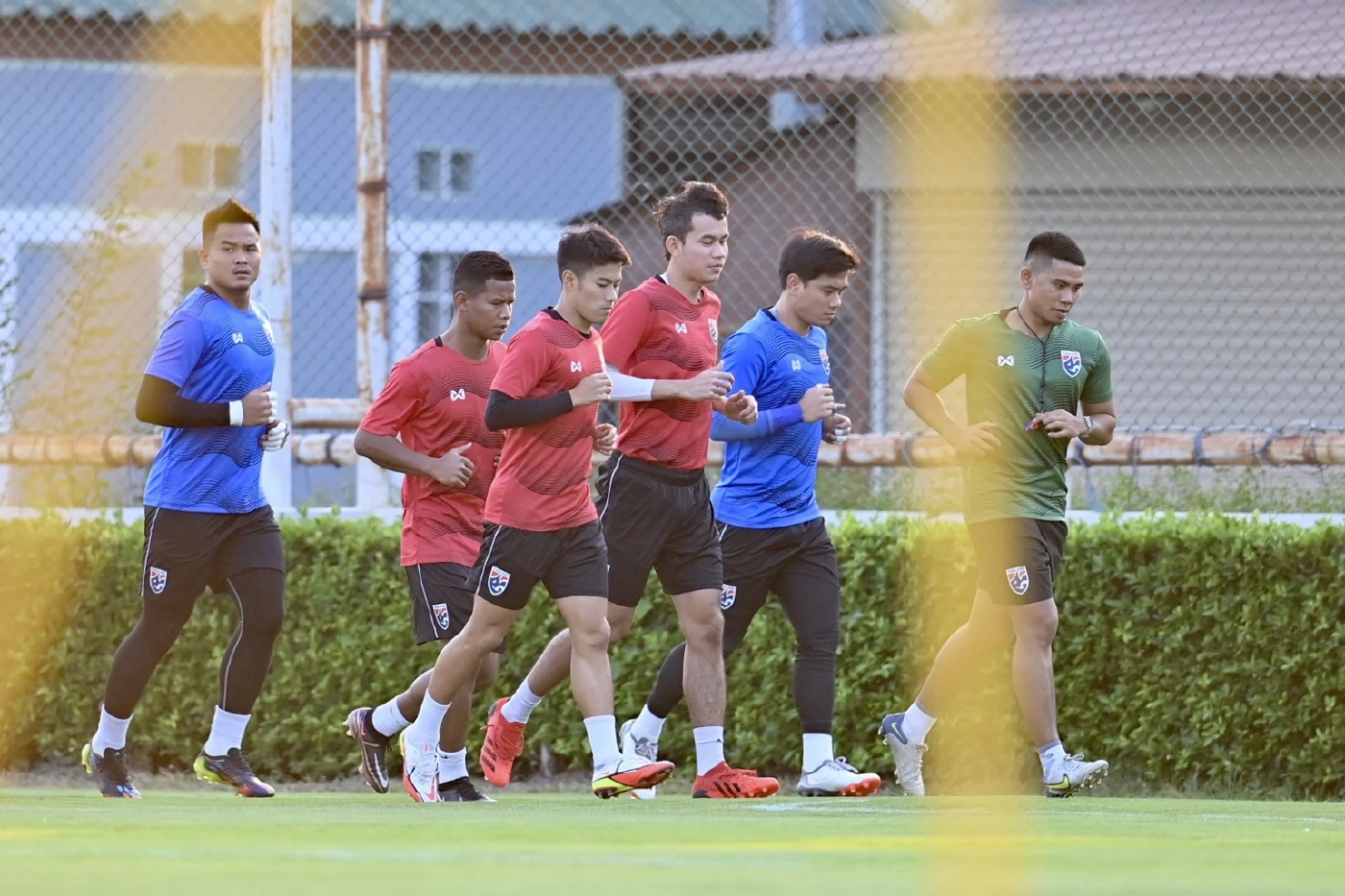 "ช้างศึก" คัมแบ็กซ้อมเตรียมดวลปินส์ "พีรดนย์" ยันมองผลงานทีมสำคัญกว่าส่วนตัว