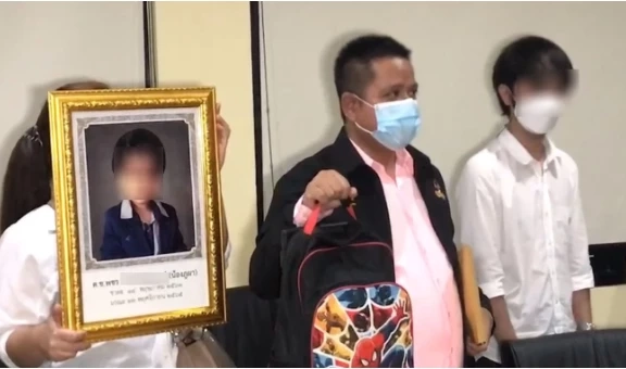 ตร.จำลองเหตุการณ์ "น้องภูผา" ล้มหัวกระแทกโต๊ะ ยันทำงานรอบคอบ