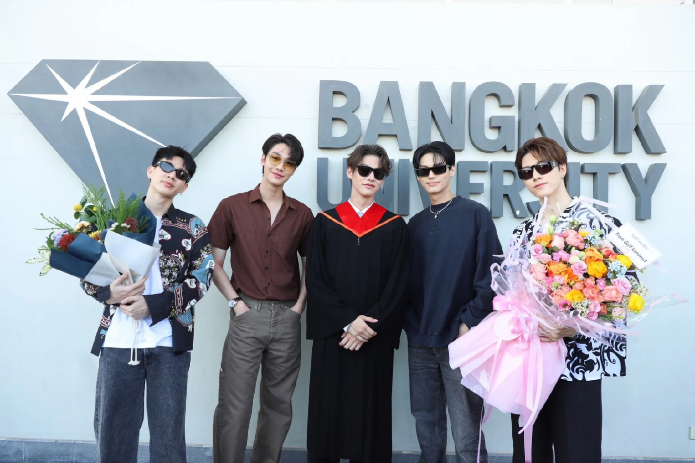 บัณฑิตป้ายแดง “ไบร์ท วชิรวิชญ์” สุดภูมิใจ  คว้าปริญญาตรี เผยมีแพลนเรียนต่อ