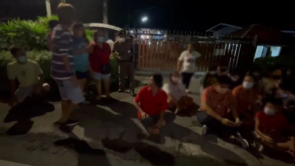 ผู้ปกครอง ฮือปิดเรือนจำระนอง ค้านประกันมือยิงรร. 18 นัด หวั่นก่อเหตุซ้ำ