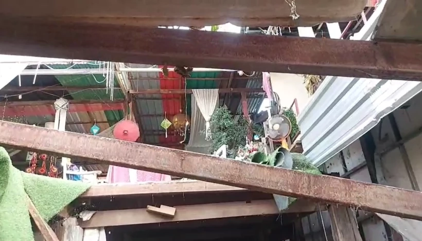 ระทึก! ร้านอาหารดังเมืองแพร่ถล่ม ลูกค้าร่วงสูงกว่า 3 เมตร เจ็บระนาวนับสิบ