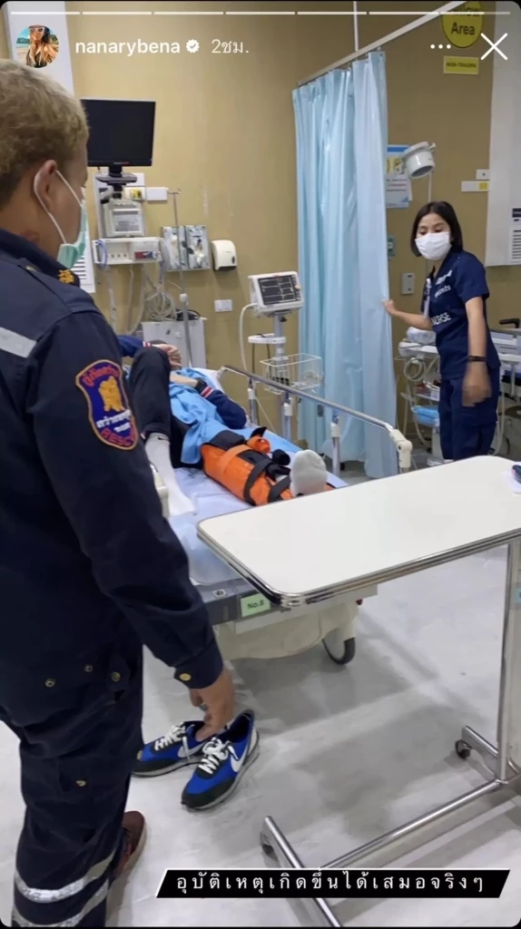 เวย์ ไทยเทเนี่ยม ประสบอุบัติเหตุตกเวทีขณะเล่นคอนเสิร์ต