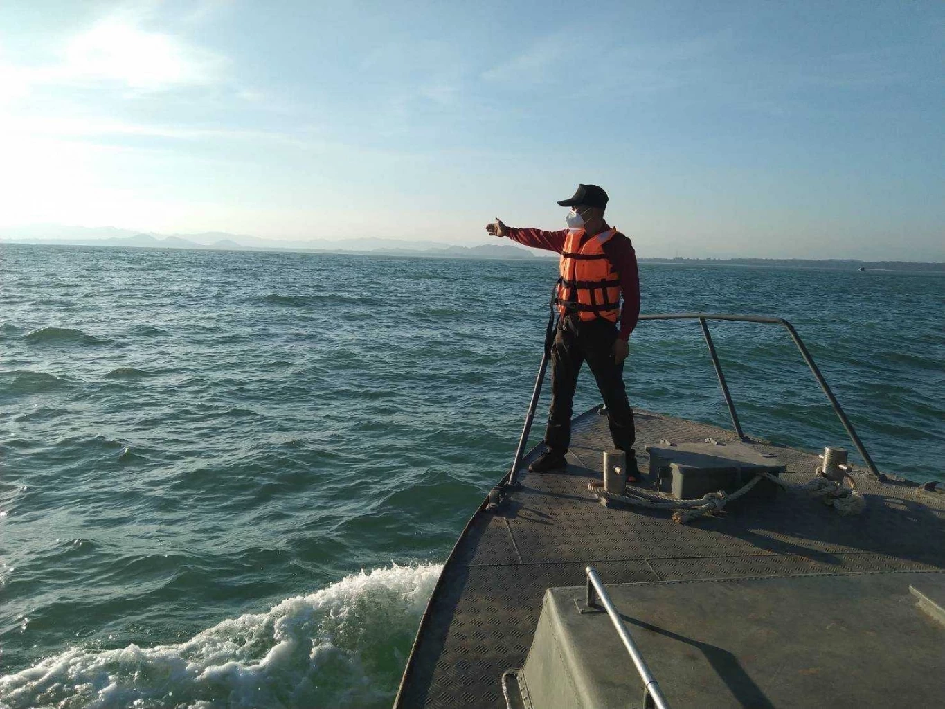 ภาคเอกชน ช่วยค้นหา 23 กำลังพล "เรือหลวงสุโขทัย"