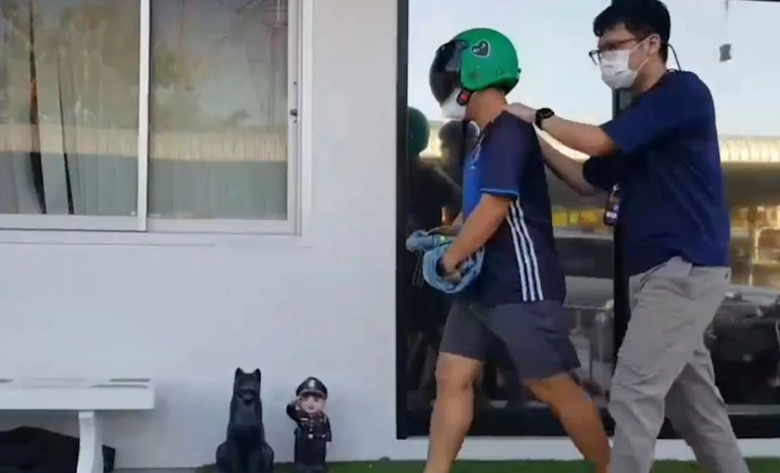 รวบไอ้หื่น! หวังเคลมสาวข้างห้อง เหยื่อร้องให้คนช่วย รอดมาได้หวุดหวิด (คลิป)