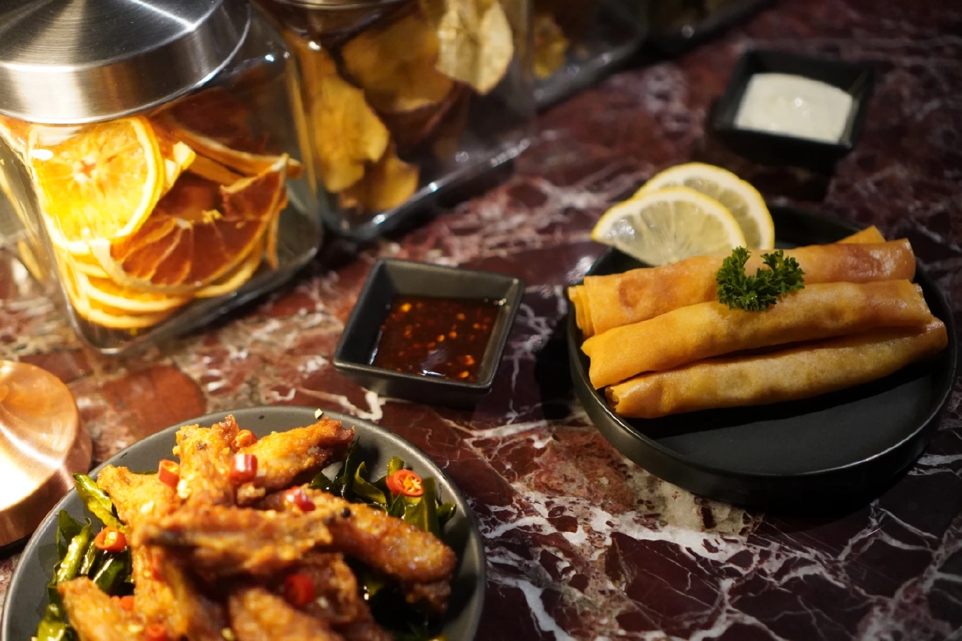 เสน่ห์ยวนใจกลางทองหล่อ "The Cardroom" คลับสมาคมลับของผู้รักไพ่